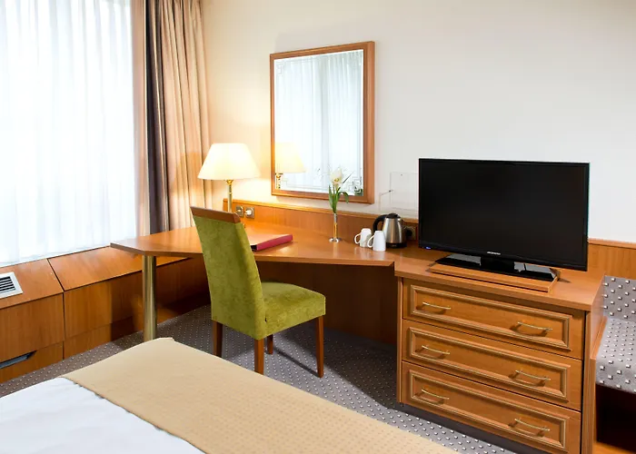 Leonardo Bonn Airport 4* Kolonia