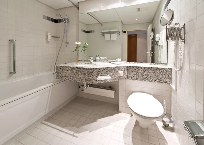 Leonardo Bonn Airport 4*