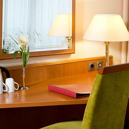 Отель Leonardo Bonn Airport Кёльн