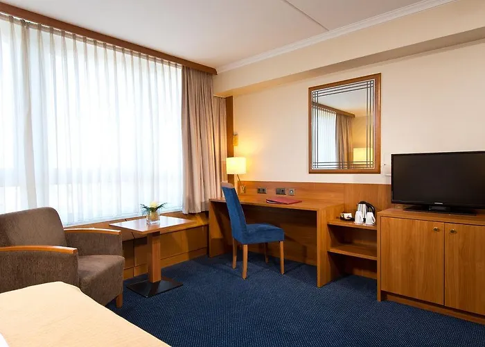 Hotel Leonardo Bonn Airport 4*
