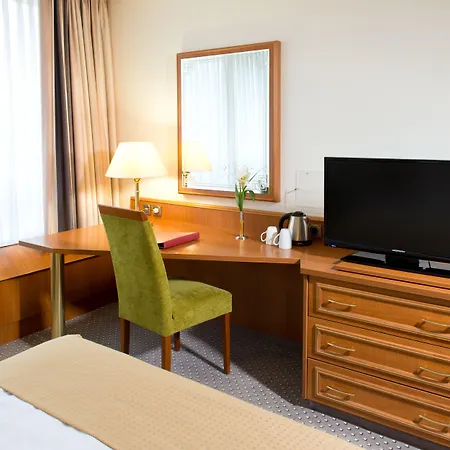Leonardo Bonn Airport 4* Cologne