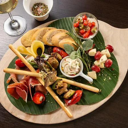 レオナルド ボン エアポート ホテル 4*